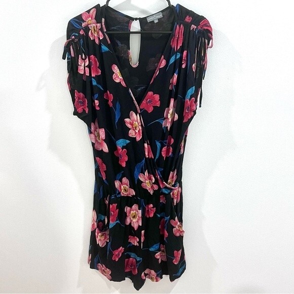Market & Spruce black floral romper with pockets size medium - Picture 2 of 7